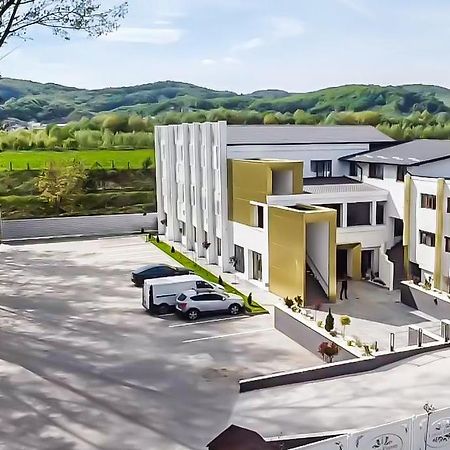 Popasul Lui Gicuta Bed & Breakfast Curtea de Argeş Eksteriør bilde