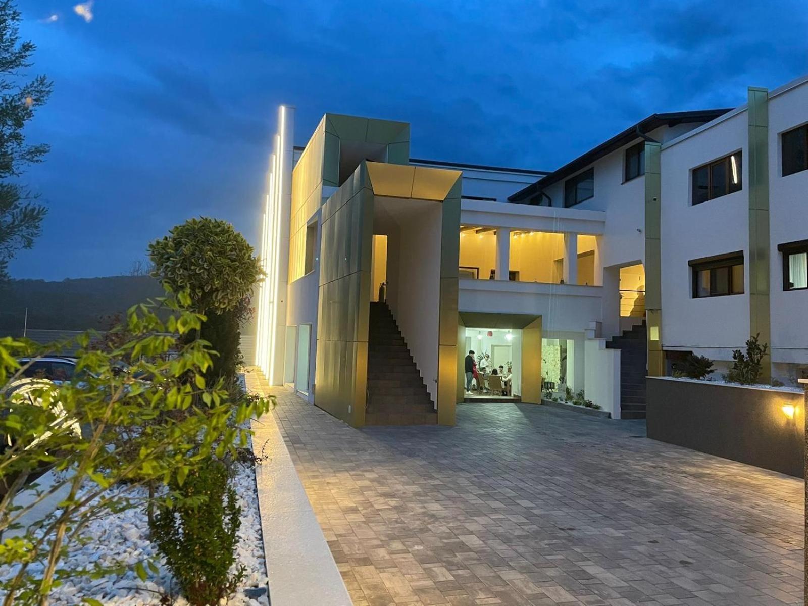 Popasul Lui Gicuta Bed & Breakfast Curtea de Argeş Eksteriør bilde