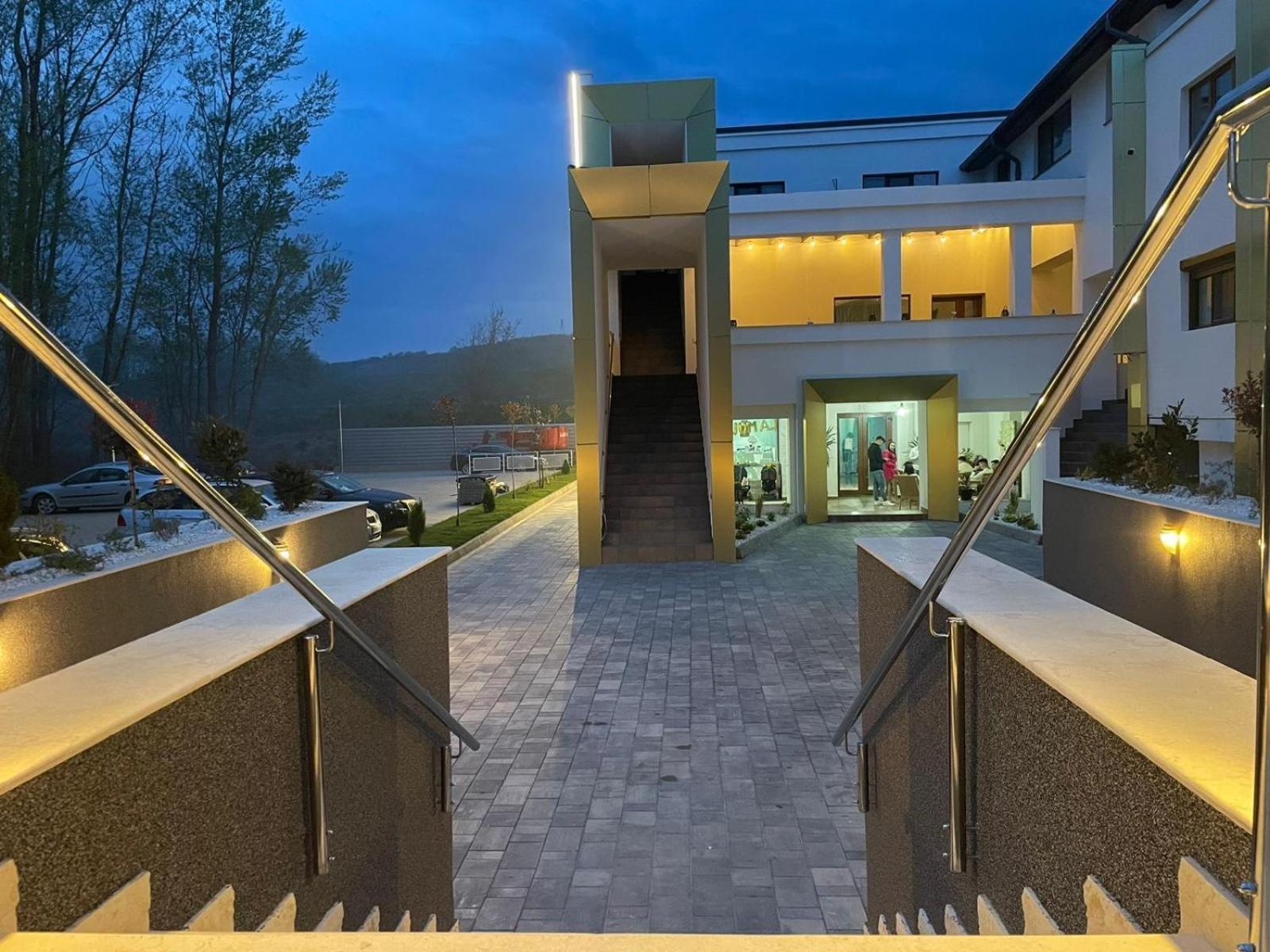 Popasul Lui Gicuta Bed & Breakfast Curtea de Argeş Eksteriør bilde